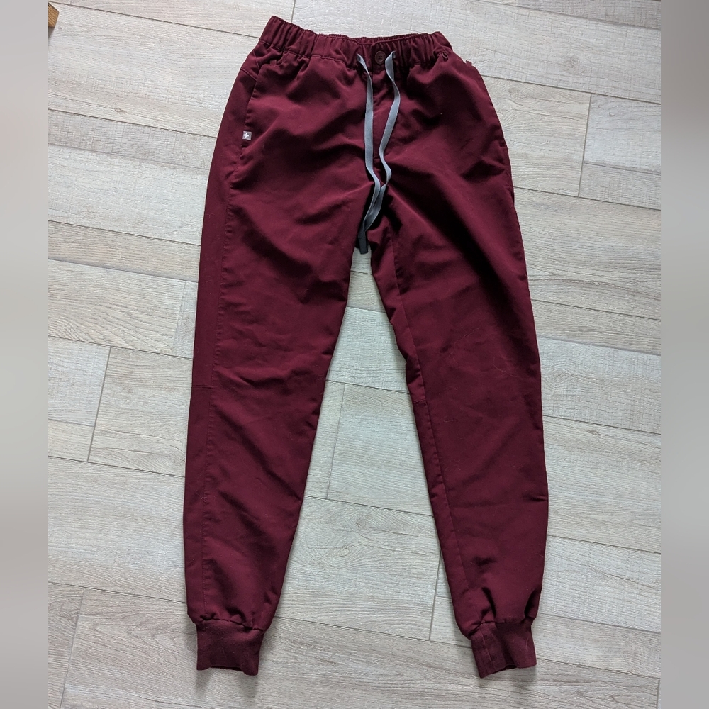 figs• burgundy jogger scrub pants